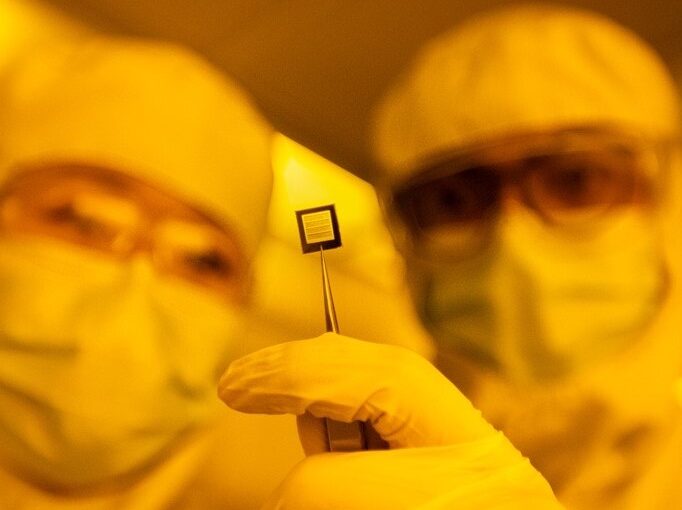With tiny transistors, researchers pave the way for next-gen 2D technology