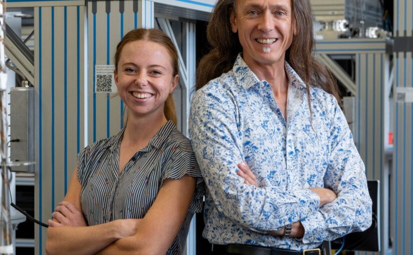 Quantum computing experts conquer entanglement challenge in silicon chips